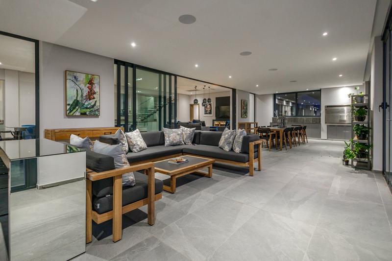 To Let 7 Bedroom Property for Rent in Zwaanswyk Western Cape